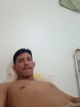 Snapshot of Guti_hazz chatting on December 15, 2025, 11:27 am Guti hazz online show from December 15, 2025, 11:27 am