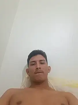 Snapshot of Guti_hazz chatting on December 13, 2025, 11:55 pm Guti hazz online show from December 13, 2025, 11:55 pm