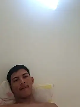 Snapshot of Guti_hazz chatting on December 1, 2025, 11:33 am Guti hazz online show from December 1, 2025, 11:33 am