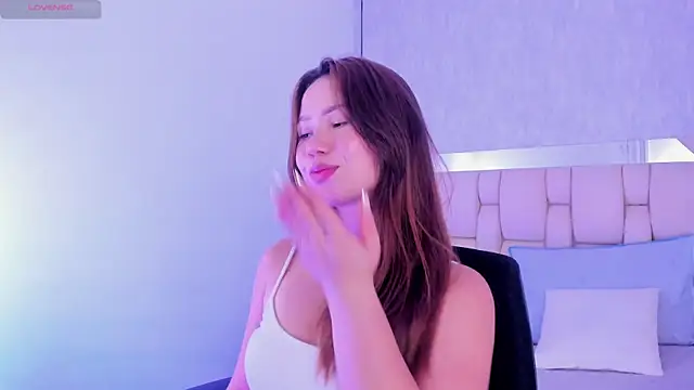 Snapshot of Roxie-Summers11 chatting on February 19, 2025, 11:04 pm Roxie-Summers11 online show from February 19, 2025, 11:04 pm