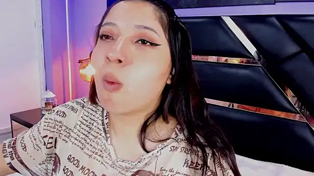 Snapshot of Emma_monserrat chatting on June 16, 2026, 1:00 pm Emma monserrat online show from June 16, 2026, 1:00 pm