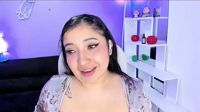 Snapshot of Emma_monserrat chatting on June 3, 2026, 11:44 am Emma monserrat online show from June 3, 2026, 11:44 am