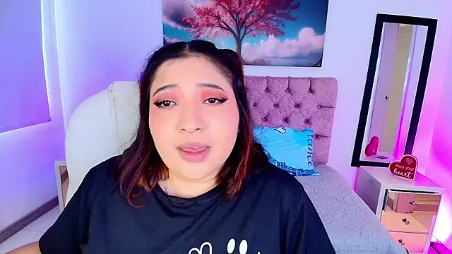 Snapshot of Emma_monserrat chatting on October 2, 2025, 7:39 pm Emma monserrat online show from October 2, 2025, 7:39 pm