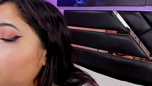 Snapshot of Emma_monserrat chatting on August 5, 2026, 11:37 am Emma monserrat online show from August 5, 2026, 11:37 am