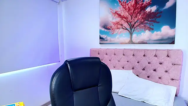 Snapshot of Emma_monserrat chatting on March 6, 2026, 8:26 pm Emma monserrat online show from March 6, 2026, 8:26 pm