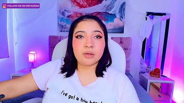 Snapshot of Emma_monserrat chatting on October 21, 2025, 7:13 pm Emma monserrat online show from October 21, 2025, 7:13 pm