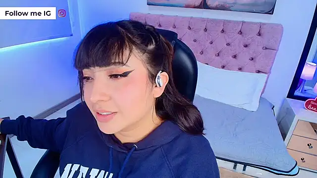 Snapshot of Emma_monserrat chatting on March 4, 2026, 7:43 pm Emma monserrat online show from March 4, 2026, 7:43 pm