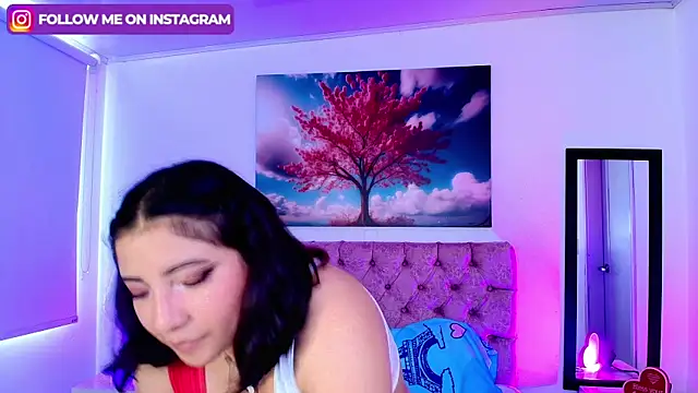 Snapshot of Emma_monserrat chatting on October 8, 2025, 7:47 pm Emma monserrat online show from October 8, 2025, 7:47 pm