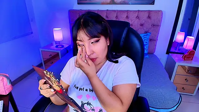 Snapshot of Emma_monserrat chatting on November 21, 2025, 8:30 pm Emma monserrat online show from November 21, 2025, 8:30 pm