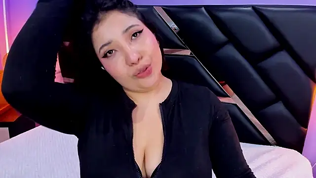 Snapshot of Emma_monserrat chatting on July 2, 2026, 11:38 am Emma monserrat online show from July 2, 2026, 11:38 am
