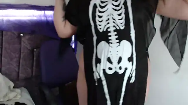 Snapshot of Penelope_Fox14 chatting on October 31, 2025, 1:30 pm Penelope Fox14 online show from October 31, 2025, 1:30 pm