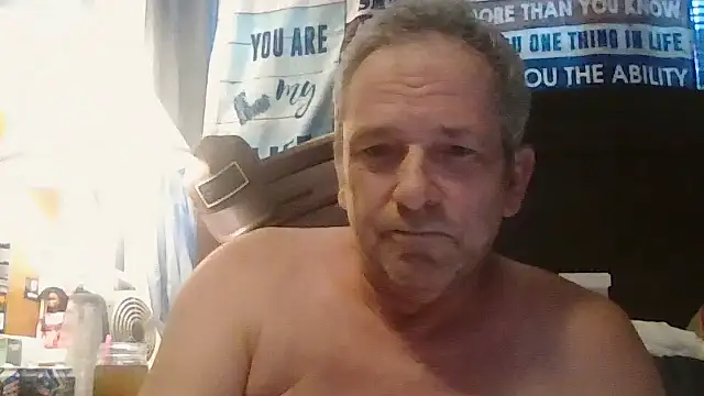 Snapshot of llovetoshowoff chatting on May 20, 2026, 12:35 pm llovetoshowoff online show from May 20, 2026, 12:35 pm