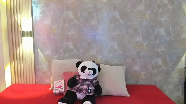 estephany queen online show from October 21, 2025, 7:02 pm