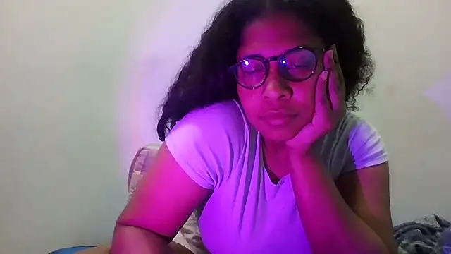 Snapshot of Ivon-09 chatting on October 15, 2025, 10:40 pm Ivon-09 online show from October 15, 2025, 10:40 pm