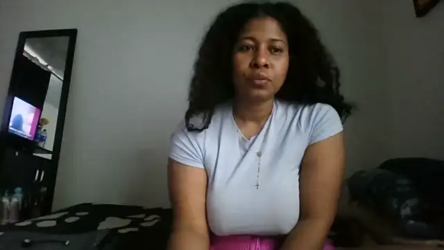 Snapshot of Ivon-09 chatting on October 17, 2025, 11:56 am Ivon-09 online show from October 17, 2025, 11:56 am