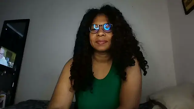 Snapshot of Ivon-09 chatting on November 30, 2025, 11:22 am Ivon-09 online show from November 30, 2025, 11:22 am