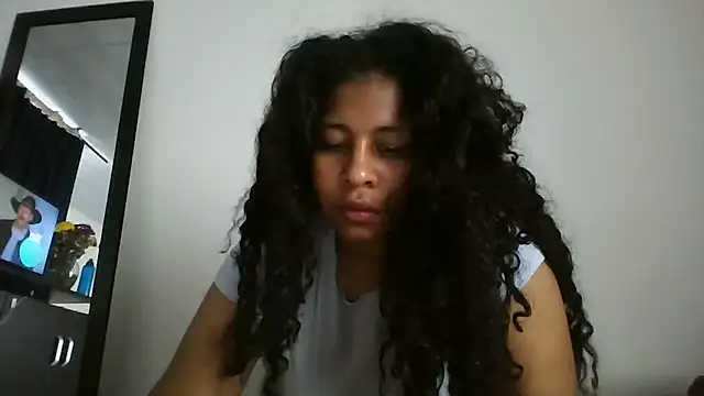 Snapshot of Ivon-09 chatting on October 10, 2025, 7:47 pm Ivon-09 online show from October 10, 2025, 7:47 pm