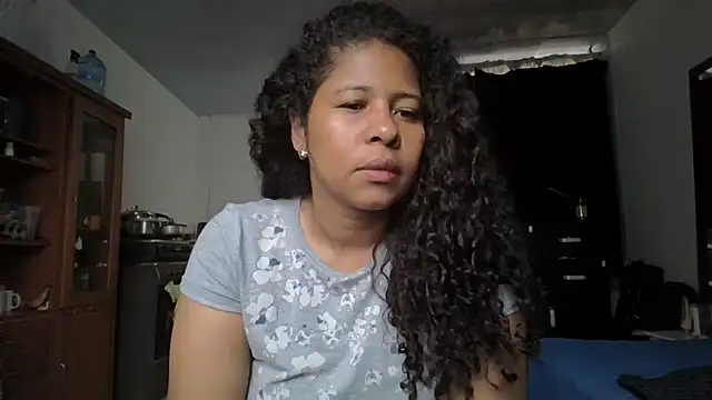 Snapshot of Ivon-09 chatting on October 21, 2025, 11:20 am Ivon-09 online show from October 21, 2025, 11:20 am