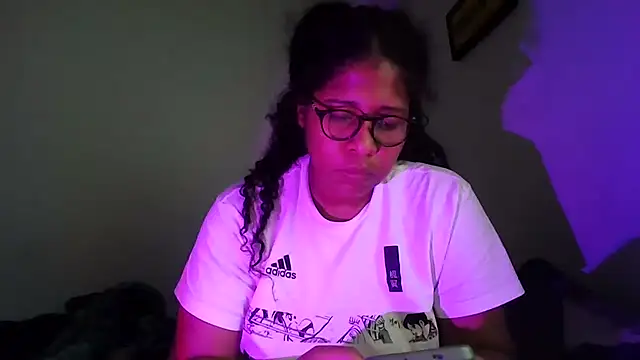 Snapshot of Ivon-09 chatting on October 29, 2025, 11:42 am Ivon-09 online show from October 29, 2025, 11:42 am