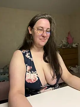 Snapshot of hungry1bunny chatting on July 3, 2026, 6:47 pm hungry1bunny online show from July 3, 2026, 6:47 pm