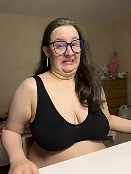 hungry1bunny online show from April 19, 2026, 5:03 pm