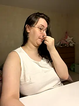 hungry1bunny online show from November 3, 2025, 4:10 pm