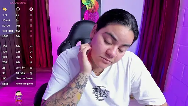 Snapshot of Sharon_hils chatting on January 25, 2025, 9:46 pm Sharon hils online show from January 25, 2025, 9:46 pm