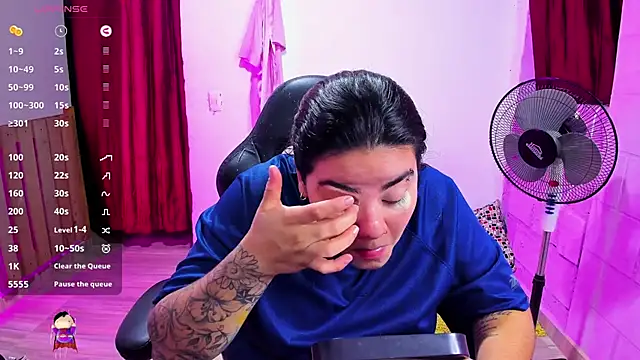 Snapshot of Sharon_hils chatting on January 6, 2025, 12:13 pm Sharon hils online show from January 6, 2025, 12:13 pm