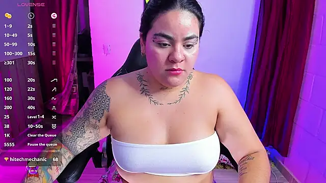 Snapshot of Sharon_hils chatting on January 15, 2025, 2:13 pm Sharon hils online show from January 15, 2025, 2:13 pm