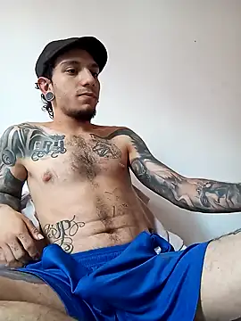 Snapshot of HornetBigDickonYou chatting on January 13, 2025, 3:15 pm HornetBigDickonYou online show from January 13, 2025, 3:15 pm