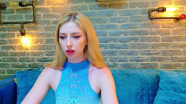LisaCaprice online show from July 31, 2026, 3:39 am