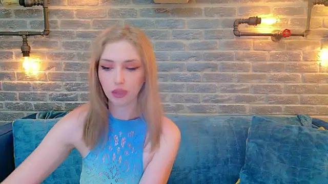 LisaCaprice online show from June 23, 2026, 3:59 am