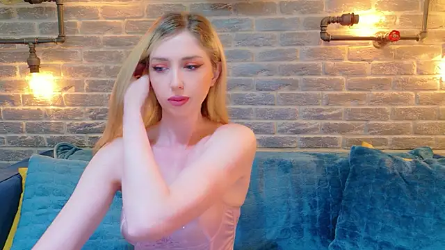 Snapshot of LisaCaprice chatting on June 16, 2026, 4:12 am LisaCaprice online show from June 16, 2026, 4:12 am