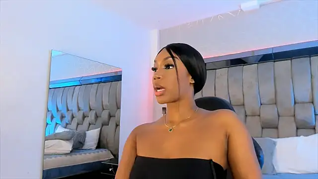 ChaynnaCooper online show from February 13, 2025, 6:15 pm
