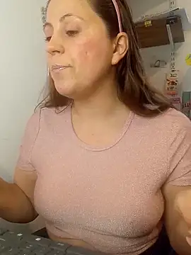 Snapshot of SofiEstevez chatting on November 8, 2025, 8:23 pm SofiEstevez online show from November 8, 2025, 8:23 pm