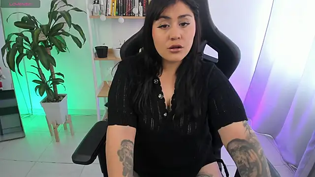 Snapshot of GretaX-X chatting on November 24, 2025, 5:13 pm GretaX-X online show from November 24, 2025, 5:13 pm