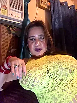 Hot Queen77 online show from May 4, 2026, 6:55 pm