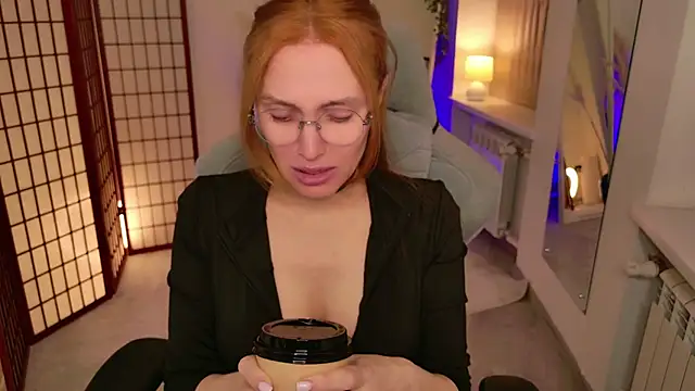 Snapshot of Love_Call chatting on November 19, 2025, 5:18 am Love Call online show from November 19, 2025, 5:18 am