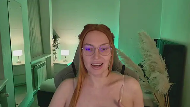 Snapshot of Love_Call chatting on March 5, 2025, 5:18 am Love Call online show from March 5, 2025, 5:18 am