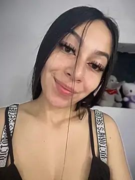 Snapshot of DulceMiia_ chatting on May 22, 2026, 9:57 pm DulceMiia online show from May 22, 2026, 9:57 pm