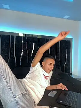 Snapshot of CJ_579 chatting on January 24, 2025, 5:53 pm CJ 579 online show from January 24, 2025, 5:53 pm