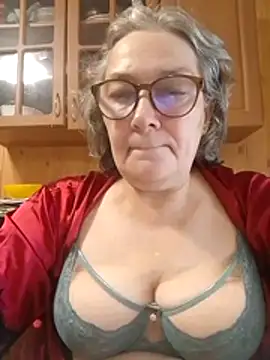 Snapshot of IrinaSweet54 chatting on July 27, 2026, 10:11 am IrinaSweet54 online show from July 27, 2026, 10:11 am