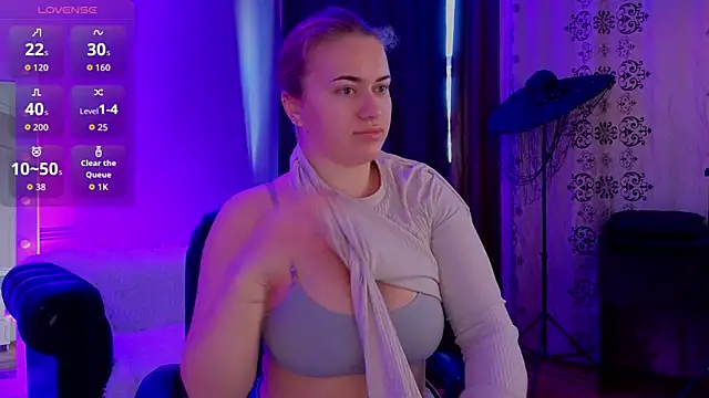 Snapshot of Ariell_Margot_ chatting on October 17, 2025, 7:33 am Ariell Margot online show from October 17, 2025, 7:33 am