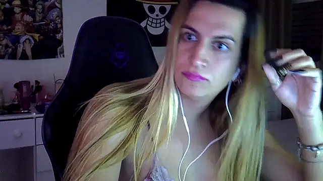 Snapshot of luizacandy chatting on April 14, 2026, 11:21 pm luizacandy online show from April 14, 2026, 11:21 pm