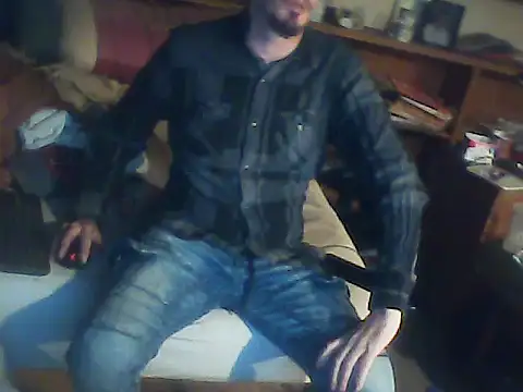 HOTMENVERYHOT online show from April 26, 2026, 4:15 pm