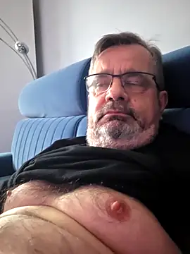 axecoman60 online show from February 5, 2026, 7:15 am