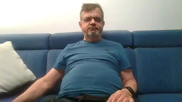 axecoman60 online show from April 30, 2026, 7:10 pm