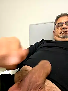 Snapshot of axecoman60 chatting on December 3, 2025, 9:03 pm axecoman60 online show from December 3, 2025, 9:03 pm