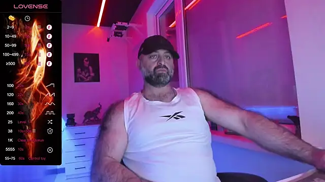 Snapshot of MAGABEAR077 chatting on June 9, 2026, 10:11 pm MAGABEAR077 online show from June 9, 2026, 10:11 pm