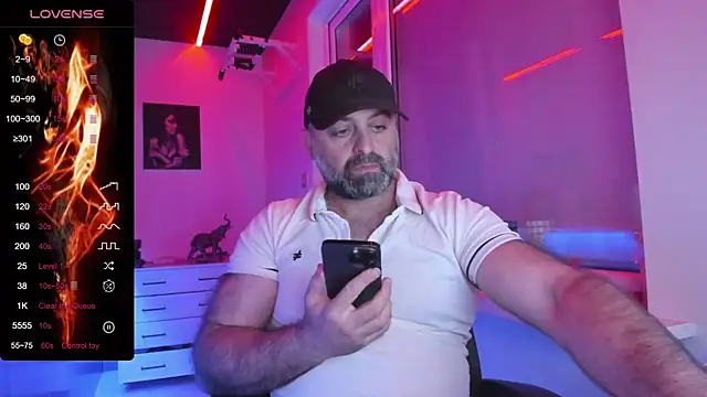 Snapshot of MAGABEAR077 chatting on May 28, 2026, 8:37 pm MAGABEAR077 online show from May 28, 2026, 8:37 pm